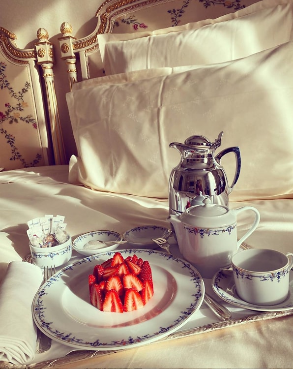 Breakfast in bed darlingLadyLuxury