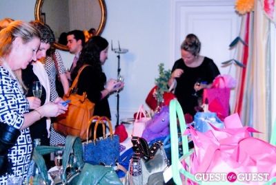mindy kaling in New York Junior League Bags & Bubbles