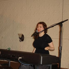 Regina Spektor Is A Lil' Peanut!