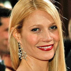 Breaking! Gwyneth Paltrow Debones Chickens: 