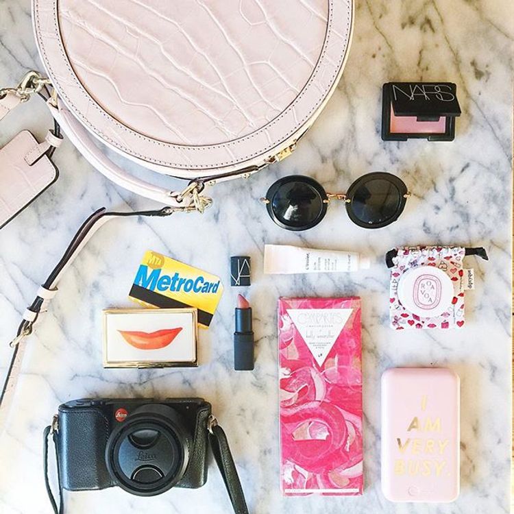 10 Things Every Fashion Girl Should Have In Her Bag