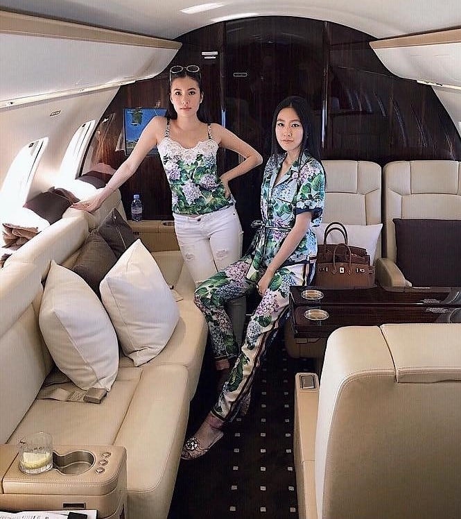 The Real Crazy Rich Asians Meet Socialite Sisters Michelle And Rachel Yeoh 