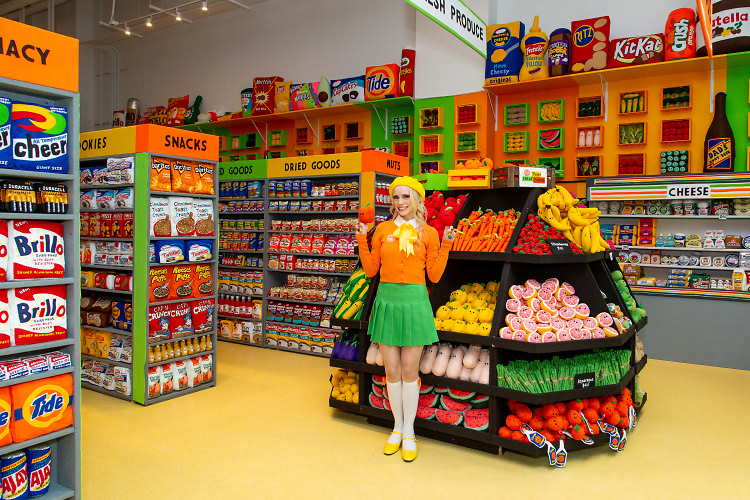 Artist Lucy Sparrow Unveils A Colorful Grocery Store Made Entirely Of  Felt?!