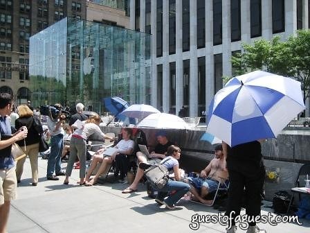 buyers waiting outside apple store, nyc