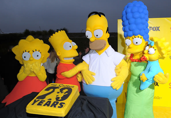 Lisa, Bart, Homer, Marge, and Maggie Simpson