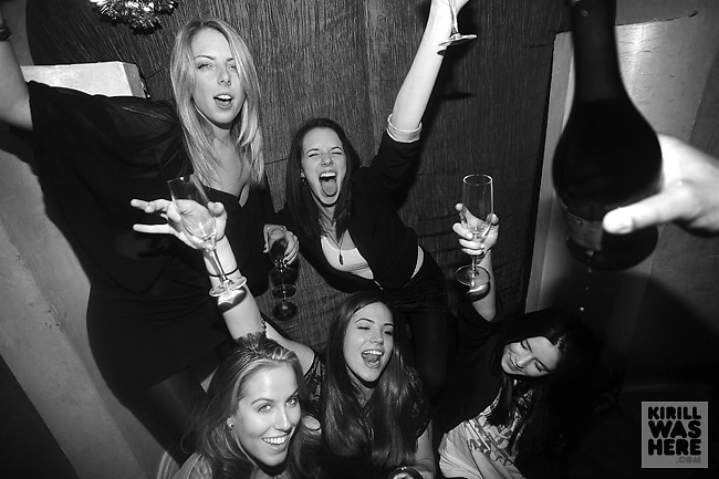 The Everyday Girl's Guide To Nightlife: What Girls Shouldn't Bring To