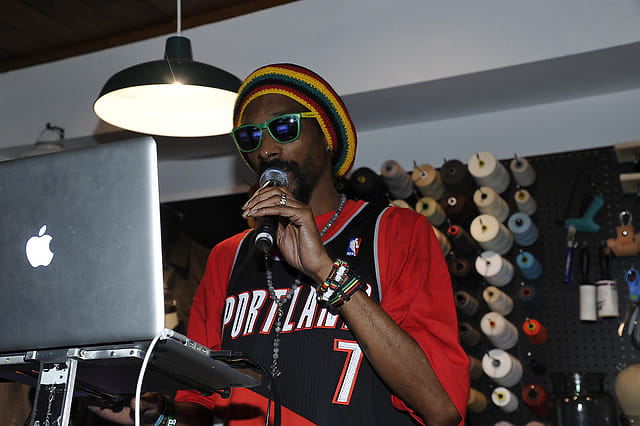 Snoop Dogg Blazes Through A Minor Blackout At The Levi's Haus