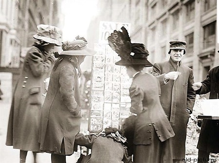 Vintage Holiday Photos: A Look Back At Christmas In NYC