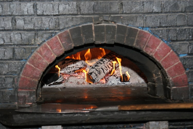 Alligator Lounge wood burning oven