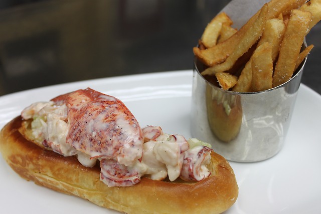 L'Ecole Lobster Roll