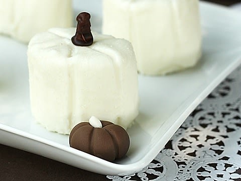 White Chocolate Marshmallow Pumpkins