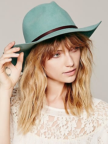 Wide-brimmed hat