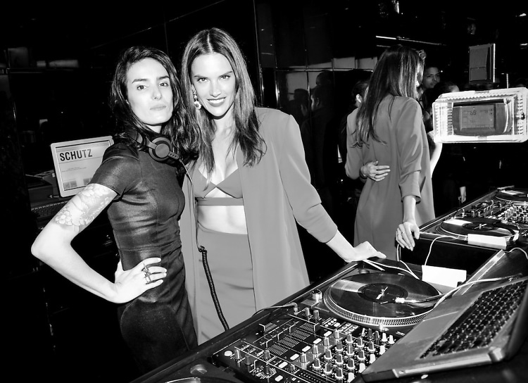 DJ Elle Dee, Alessandra Ambrosio