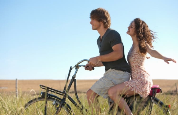 Couple Up: 9 Ways Love Makes You Healthier (& Hotter!)