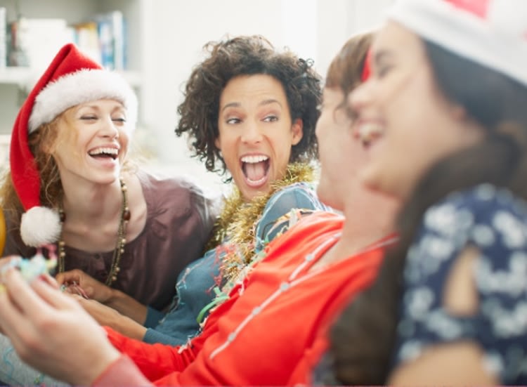 Avoid The Awkward: 16 Hilarious Responses To Your Family's Horrible Holiday Questions