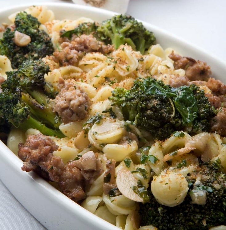 carmines-pasta-with-brocolli-sausage-garlic-and-oil