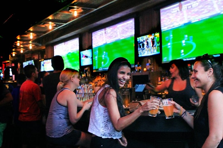 The 10 Best Spots To Catch Monday Night Football In NYC
