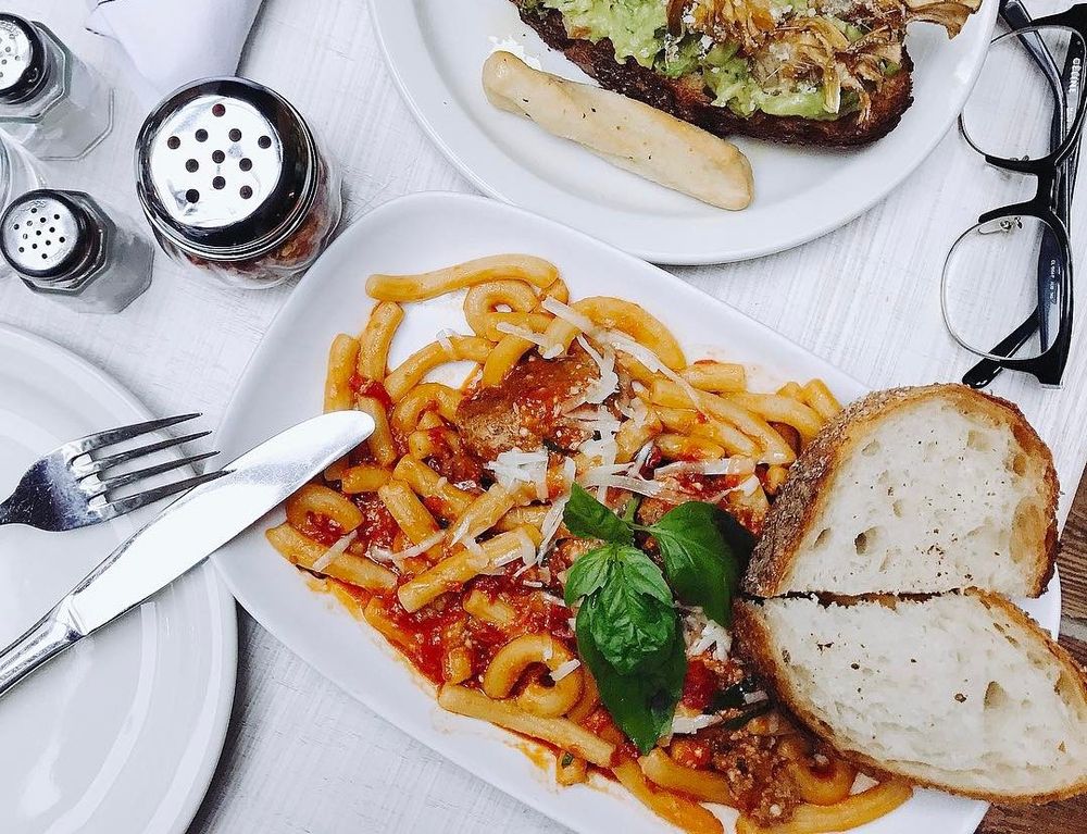 The 8 Best Foods To Order On A First Date