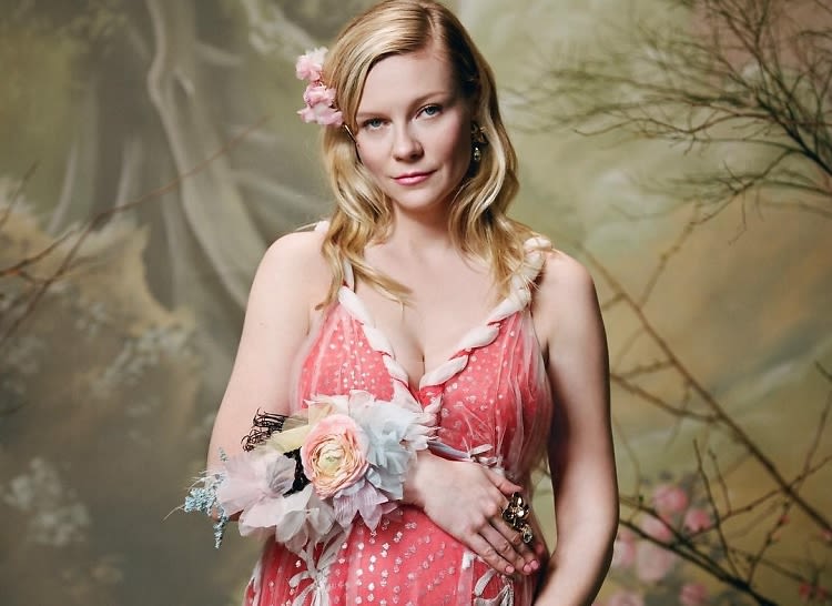 Dunst ass kirsten Lars von