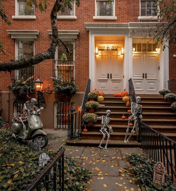 The Chicest, Creepiest Rich People Halloween Decorations In NYC