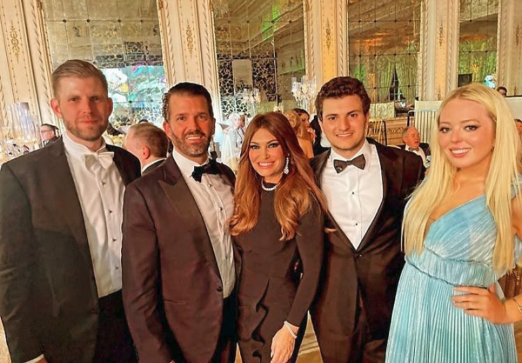 Inside Mar A Lago S Maskless Super Spreader New Year S Eve Bash With The Trumps