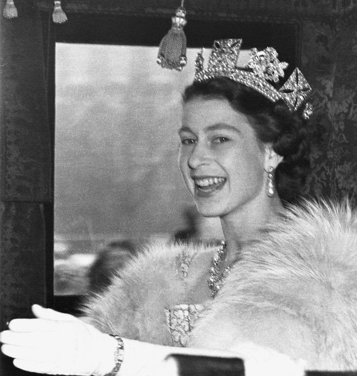 Remembering Queen Elizabeth's Regal Vintage Style