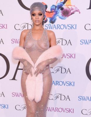 rihanna in 57 #NoBra Moments From Our Favorite Celebrities