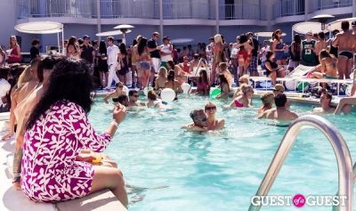 vegas pool-party in GUESS 
