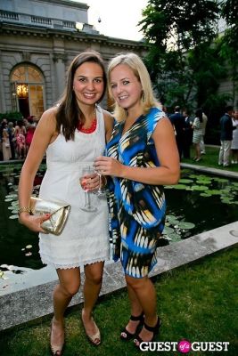 allison kuncik in The Frick Collection Garden Party