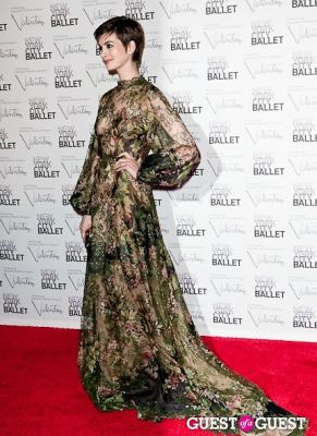 anne hathaway in New York City Ballet Fall Gala Celebrates Valentino 