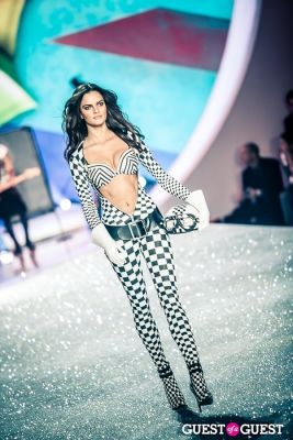 barbara fialho in Victoria's Secret Fashion Show 2013