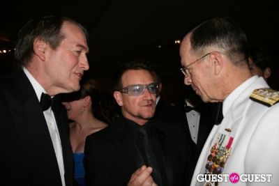 charlie rose in 2010 Atlantic Council Awards Dinner with Bono & Bill Clinton