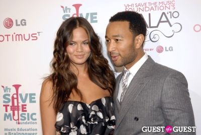 chrissy teigen in VH1 SAVE THE MUSIC FOUNDATION 2010 GALA