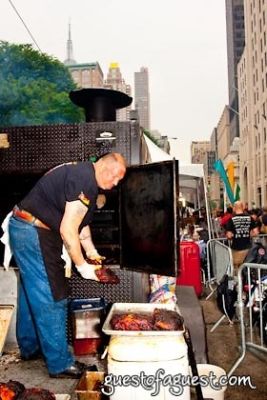 dinosaur barbecue in Snapple Big Apple Barbecue Block Party
