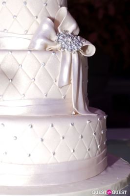 fancy cakes-by-leslie in Washingtonian Bride & Groom Unveiled