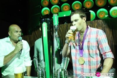 mike bryan in Heineken & the Bryan Brothers Serve New York City