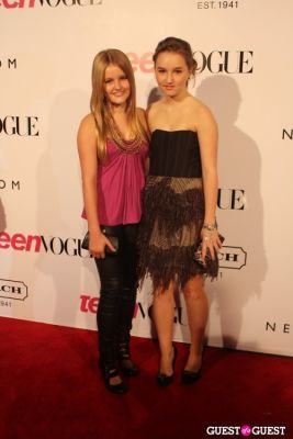 kaitlyn and-mady-dever in 9th Annual Teen Vogue 'Young Hollywood' Party Sponsored by Coach (At Paramount Studios New York City Street Back Lot)