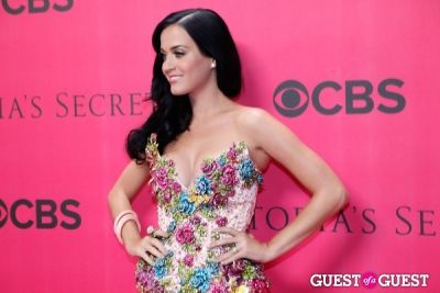 katy perry in 2010 Victoria's Secret Fashion Show Pink Carpet Arrivals