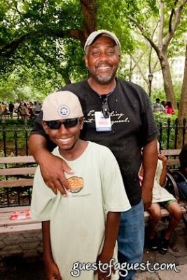 mitchell s-nephew-with-dad in Snapple Big Apple Barbecue Block Party