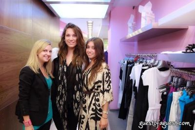 annie badavas in Sip & Shop for a Cause benefitting Dress for Success