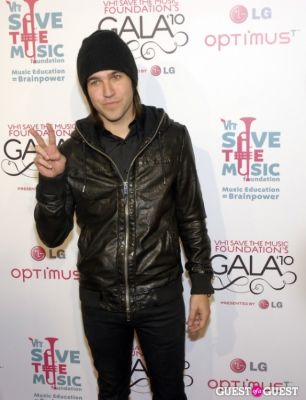 pete wentz in VH1 SAVE THE MUSIC FOUNDATION 2010 GALA