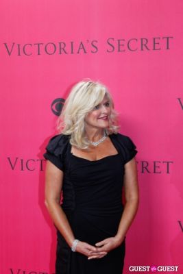 sharen turney in 2010 Victoria's Secret Fashion Show Pink Carpet Arrivals