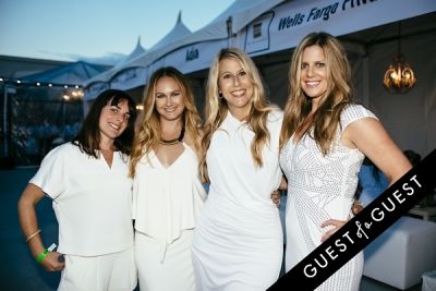 jennifer d-agostino in Walk With Sally's 8th Annual White Light White Night