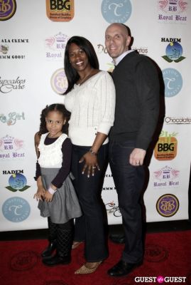the valis-familu in Cupcakes That Care Red Carpet Family Event