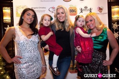 aviva drescher in Cupcakes that Care Holiday Launch Party