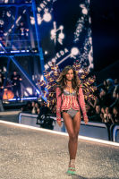 Victoria's Secret Fashion Show Paris 2016: Full Runway and Performances #46