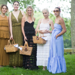 Glam Picnickers Gather At The Glass House Summer Party