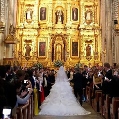 The Lavish Mexican Wedding Of A Model & An International Art Collector
