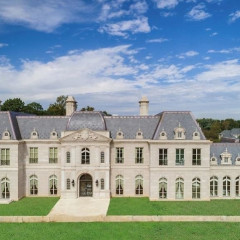 There's A Versailles Mansion In Long Island...