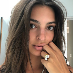 Emily Ratajkowski JUST Got A Gorgeous Engagement Ring (Months After Getting Married)